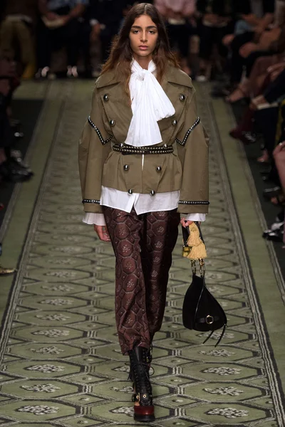Look 23